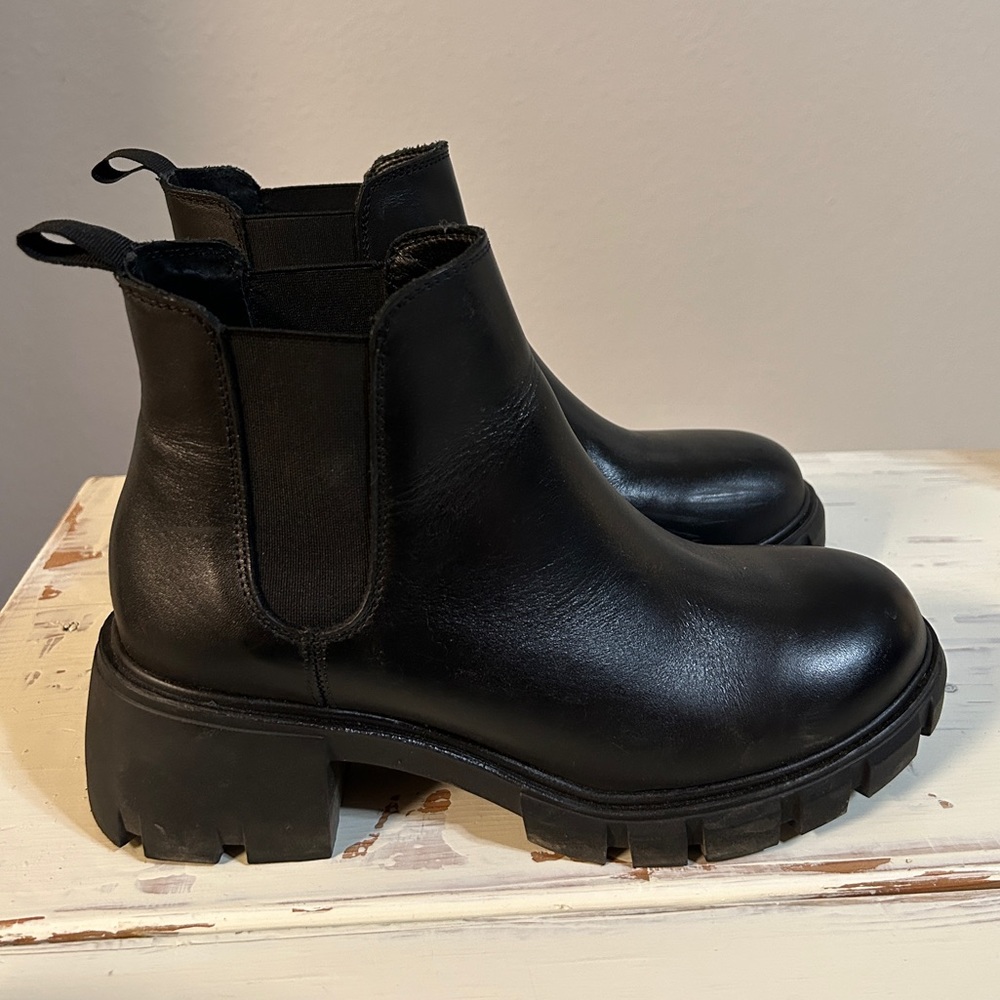 Steve madden black leather howler boots